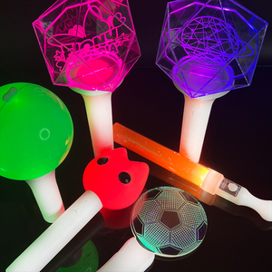 Resmi k-pop kablosuz LED ışık parlak çubuk kolye özel Logo marka hayranların konserler spor partiler etkinlikler için yanıp sönen değnek tezahürat - Product Image 1