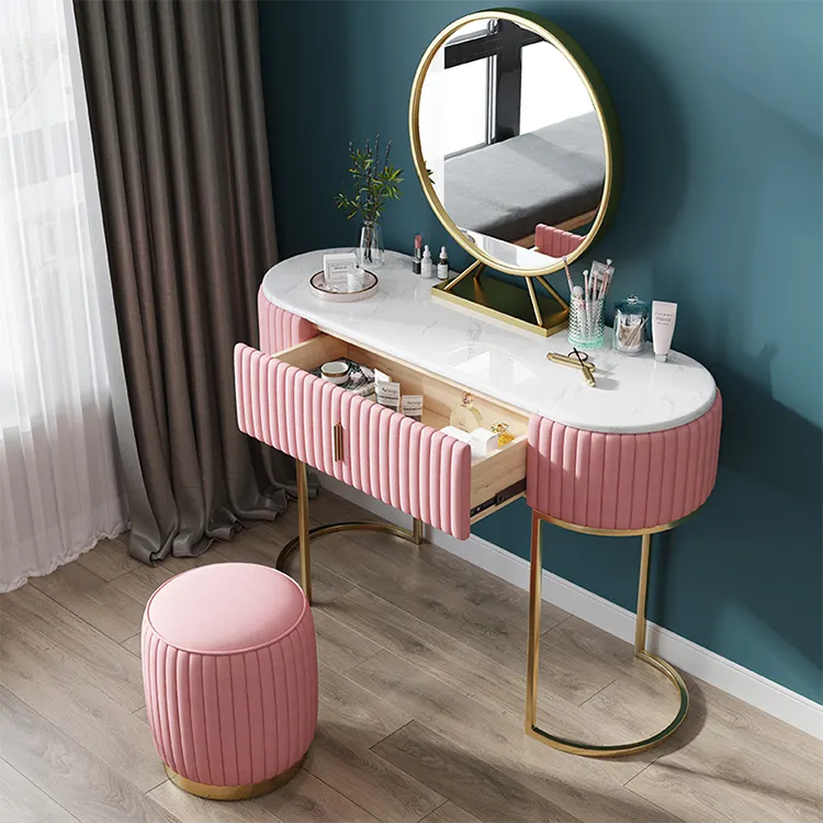 Rosa linda menina mesa com mesa de maquiagem espelho design de luxo compõem penteadeira com espelho e banquinho