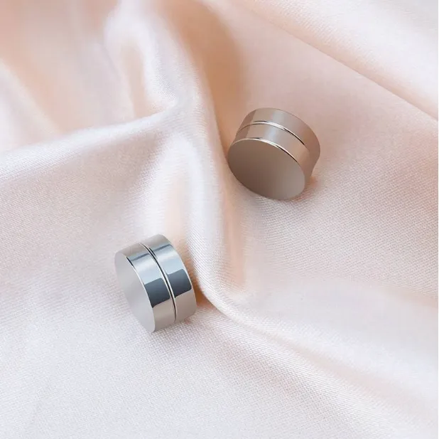 Nuovo Trendy lucido in acciaio inox magnetico Non forato Clip sulla goccia orecchini pendenti per gli uomini gioielli