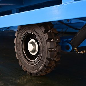 Mobile <strong>Dock</strong> <strong>Ramp</strong> for Efficient <strong>Loading</strong> and <strong>Unloading</strong> - Product Image 5