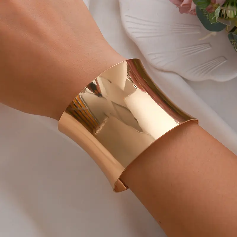 Bracciale da donna di alta qualità placcato in oro bracciale di alta qualità con bracciale in acciaio inox di lusso di nuovo Design 2024