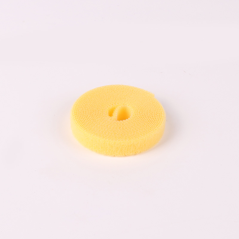 สีเหลือง
