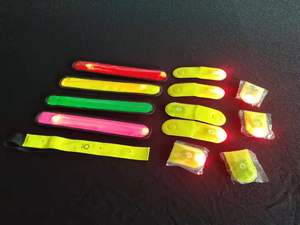 Hi-vis新款时尚多功能LED磁铁PVC彩色反光夹反光夹，带徽标，用于户外夜间运动安全 - Product Image 6