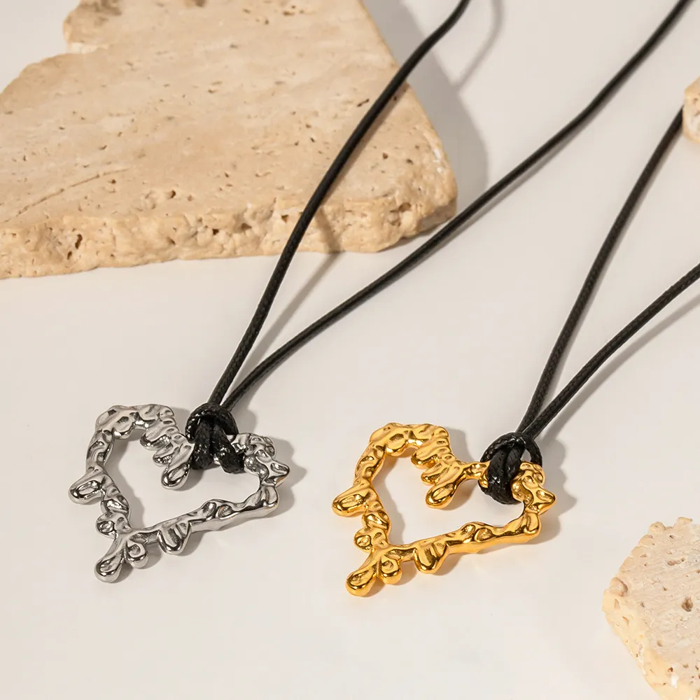 Chaîne de corde noire en acier inoxydable plaqué or 18 carats vintage, collier pendentif coeur d'amour creux en lave pour femmes