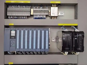 Kunden spezifischer SPS-Schalt schrank mit Touchscreen-Wechselrichter-Programmier design zur Steuerung des elektrischen Verteiler schranks - Product Image 2