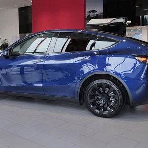 特斯拉y型2025价格y型快速强大加速高速宽敞精确范围高科技智能稳定转向 - Product Image 3