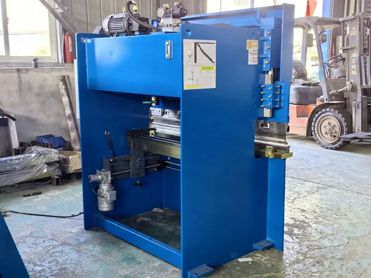 Rem tekan hidrolik CNC, 40T/1600 kecil dengan sistem E21