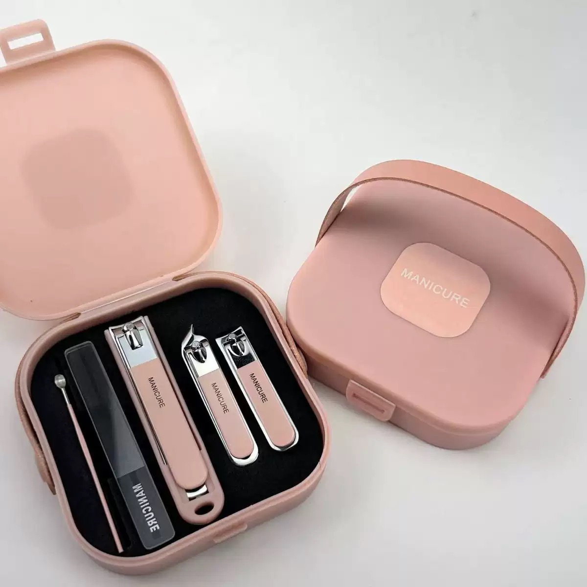 Set da cinque pezzi con tagliaunghie a scatola con fionda in polvere Sakura