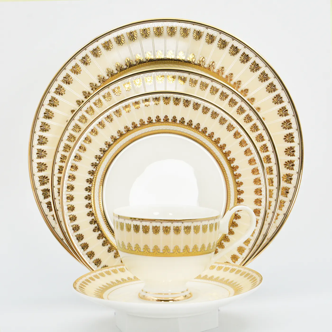 High quality gold decorations yellow color charger plates customization plates sets dinnerware