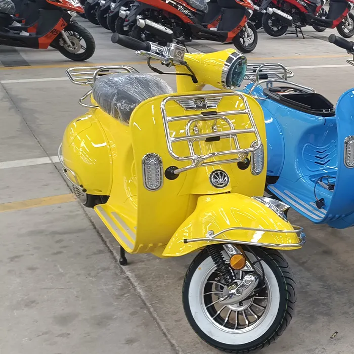 Yeni gaz scooter v espa modeli Euro EEC disk/davul CBS klasik motosikletler 125cc gazlı scooter