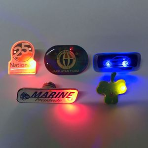 סין LED פין ספק מותאם אישית עיצוב משלך לוגו LED מהבהב כפתור בטיחות פין תג - Product Image 6