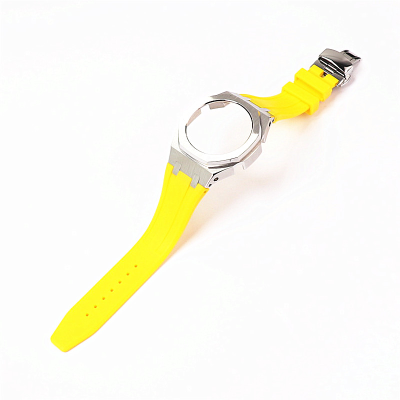 Coque argentée + bracelet en silicone jaune
