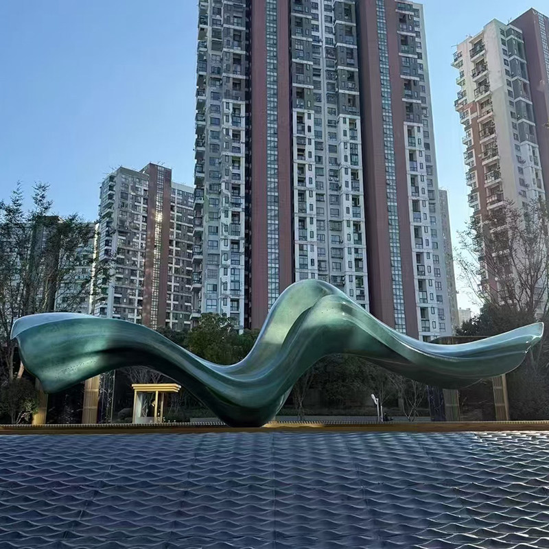 Sculpture en acier inoxydable spirale argentée