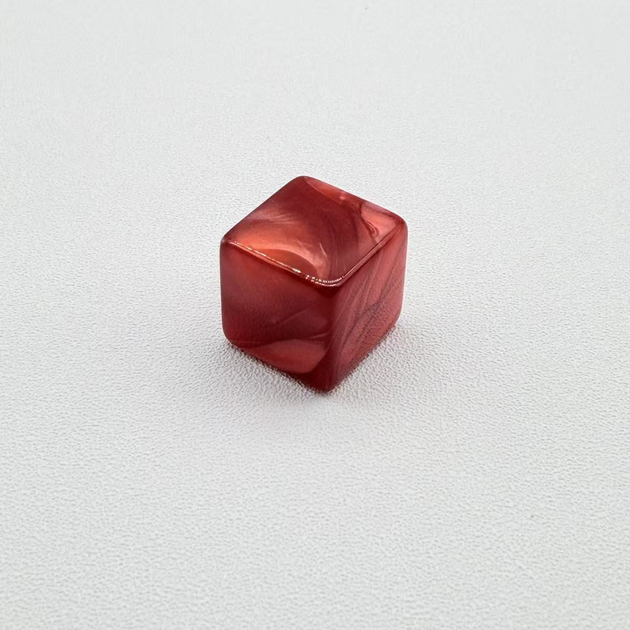 rouge à motifs de perles colorées