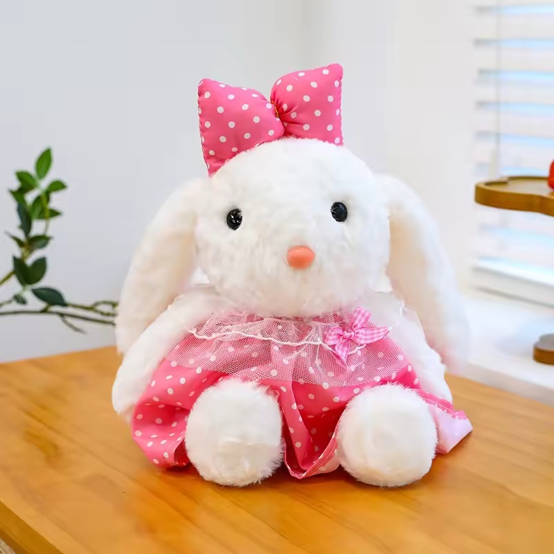 Vestido rosa de princesa con lazo de conejo y lunares blancos.