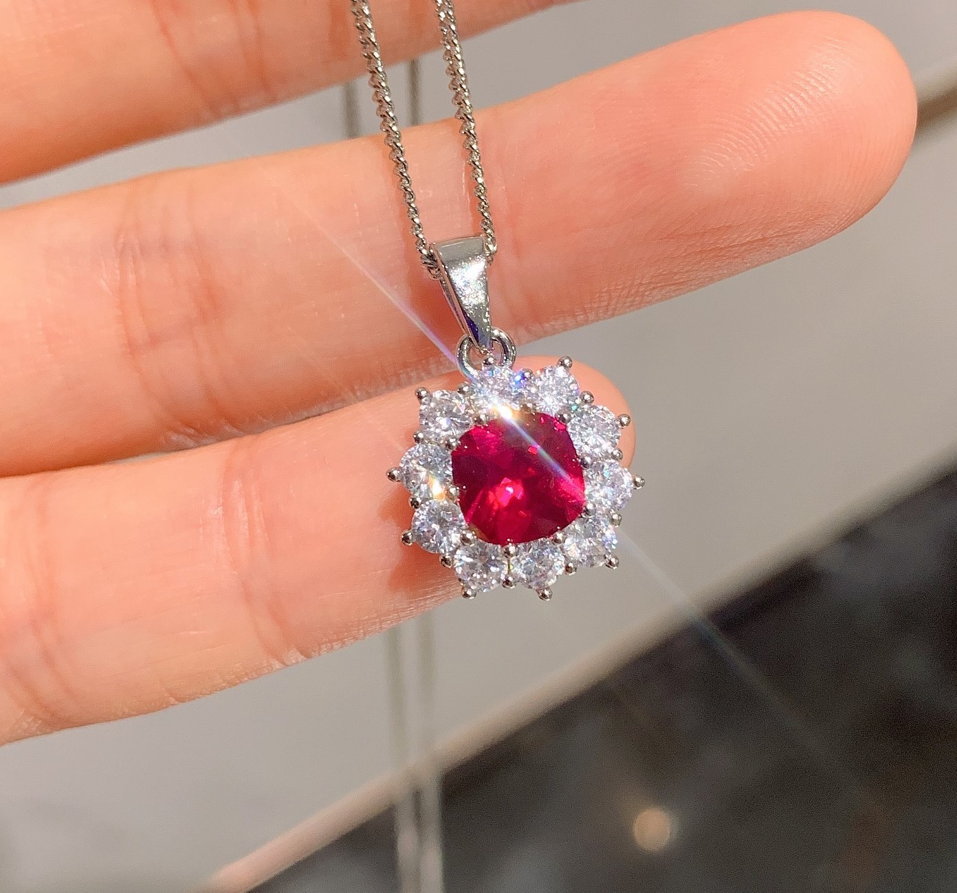 Pendentif corindon rouge