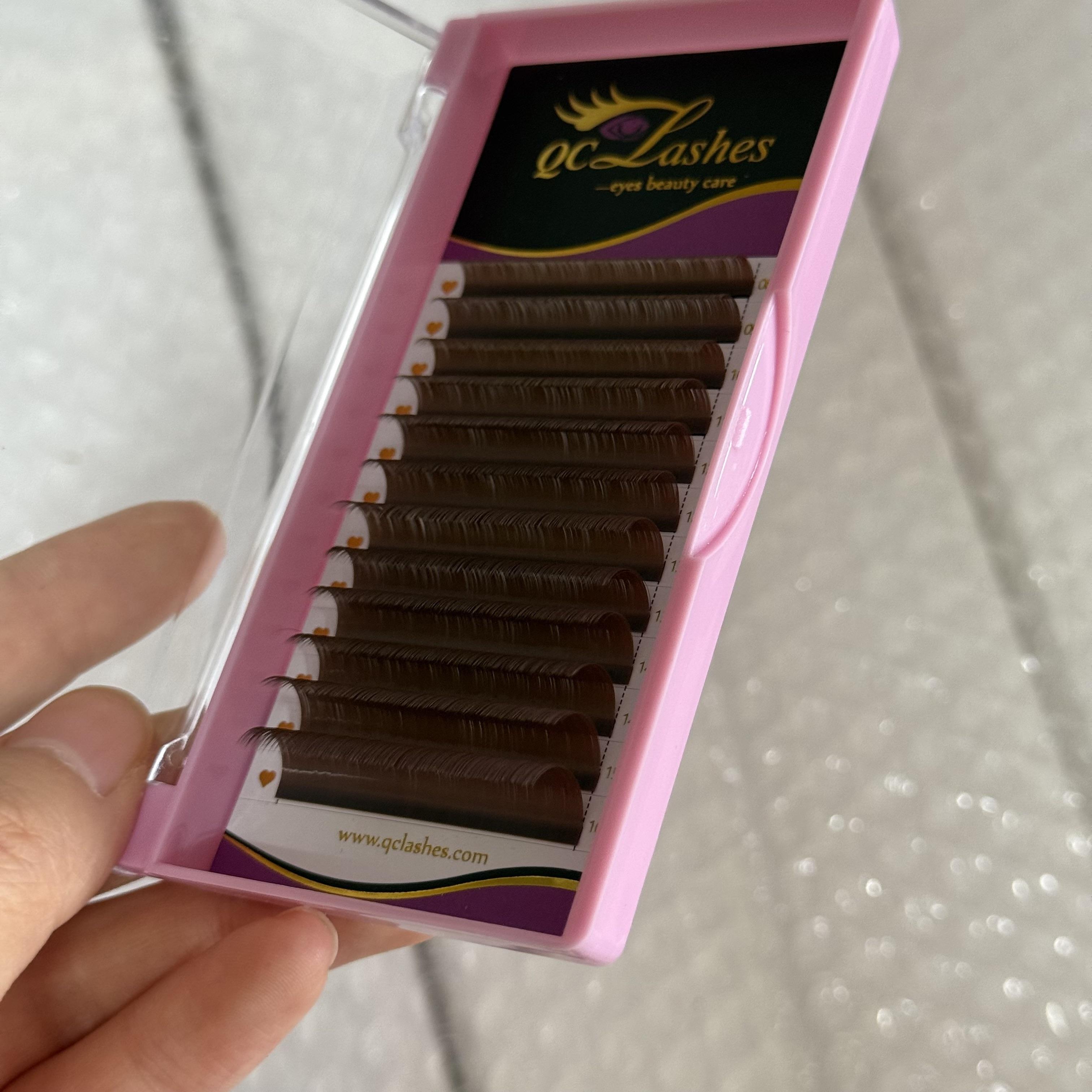 สีน้ำตาลเทาเข้ม