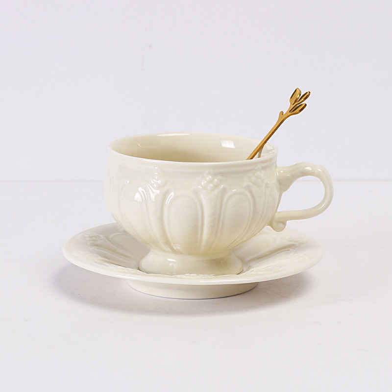 Tasse et soucoupe (couleur crème)