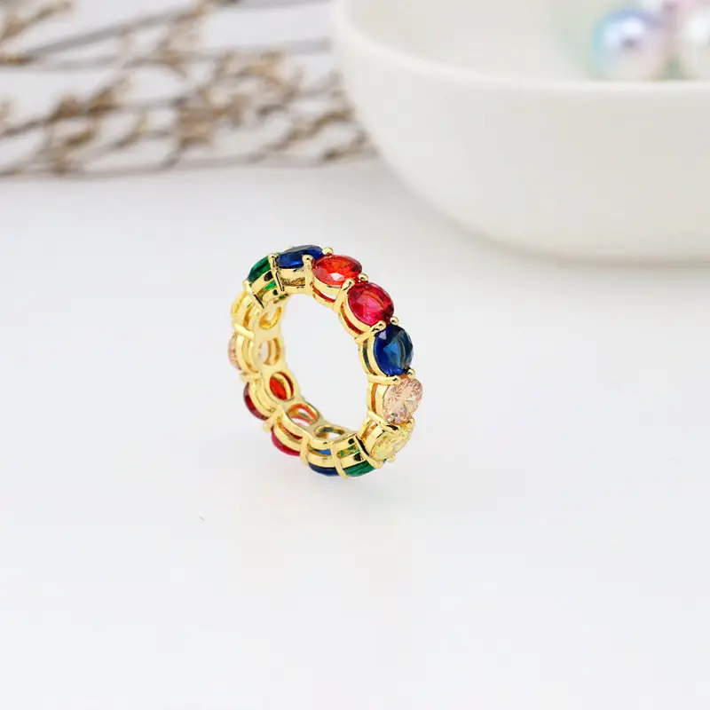 Anello a fascia eternità da donna placcato oro 18 carati scintillante colorato CZ Crystal Rainbow Cubic Zirconia Idea regalo