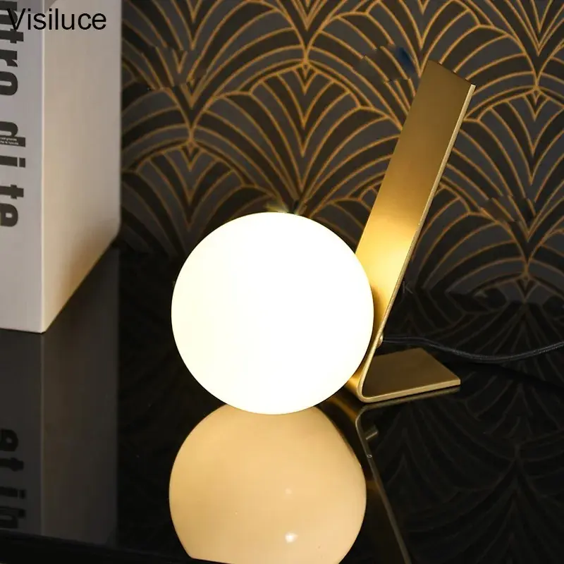 Zhongshan produce lampade da comodino Decorative per camera da letto dell'hotel in stile contemporaneo lampada da tavolo a LED moderna in rame a bolle