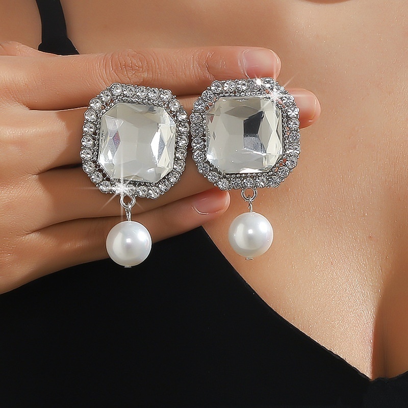 6 Earring - White