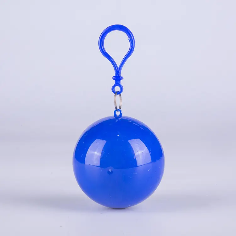プラスチック製の球形の使い捨てレインコートキーホルダープロモーションギフトポータブルレインコートボール