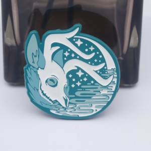 Özel emaye Pin yaka giyim yaka Glow koyu doğa Logo Metal sert mineli yaka rozeti özel toplu Pin giyim için - Product Image 6