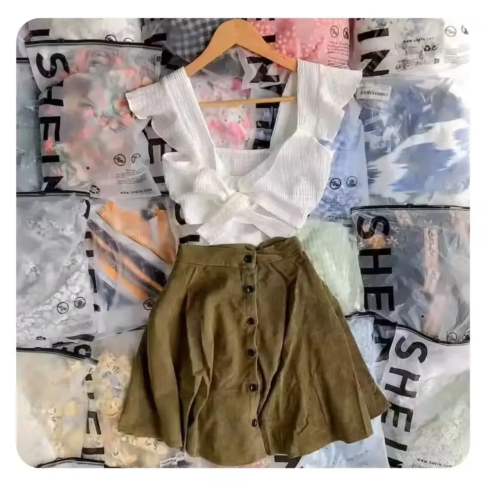 ملابس بعلامة تجارية ANNA فساتين نسائية ذات تصاميم متنوعة على مخزون تيشيرتات وملابس نسائية قمصان صغيرة وتنورة وسراويل ملابس مستعملة