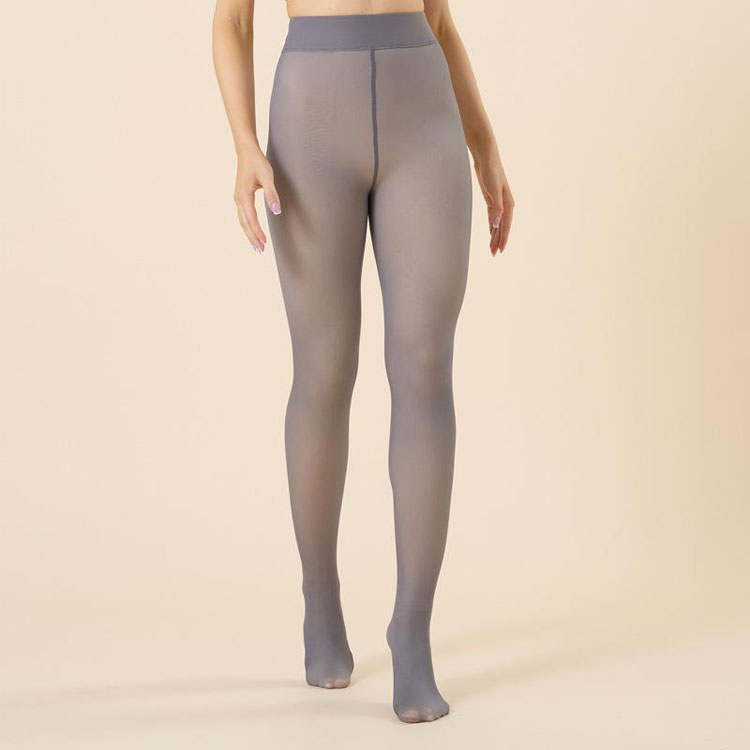 Peau d'entrejambe grise transparente avec jambes