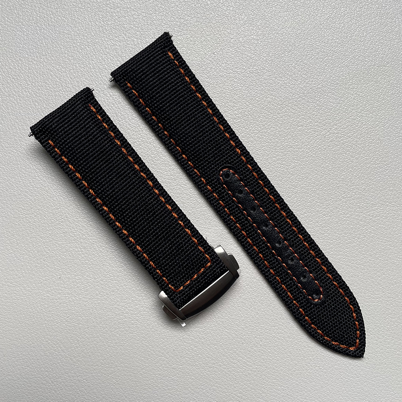 Noir avec surpiqûres orange