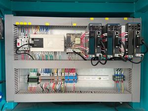 Automatische CNC-Stanz maschine Laden Entladen Eigenschaften Neues Produkt Mechanische Stromquelle Kern lager Motor Motor pumpe