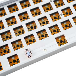 Teclado mecánico personalizado de 61 teclas, Kit DIY 60% inalámbrico para juegos RGB Bluetooth/2,4g/Tipo-C, Teclado mecánico para juegos Barebone - Product Image 4