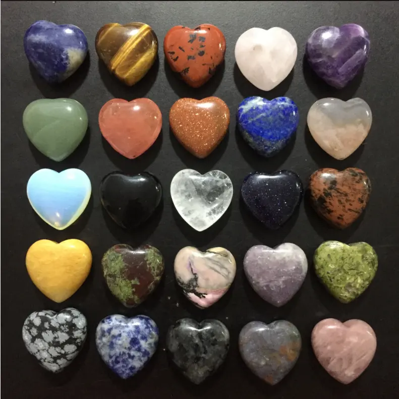 Venta al por mayor diferentes tipos naturales de piedras curativas de cuarzo Corazón de cristal Corazón de piedras preciosas para regalo