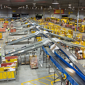 Sistema de clasificación de paquetes de clasificador de almacén con cinta transportadora Producto de transportadores eficiente - Product Image 3