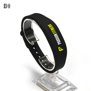 สายรัดข้อมือซิลิโคน13.56MHz NFC RFID ปรับได้กันน้ำกำหนดได้เองพร้อมกุญแจสำหรับบัตรควบคุมการเข้าถึง - Product Image 2