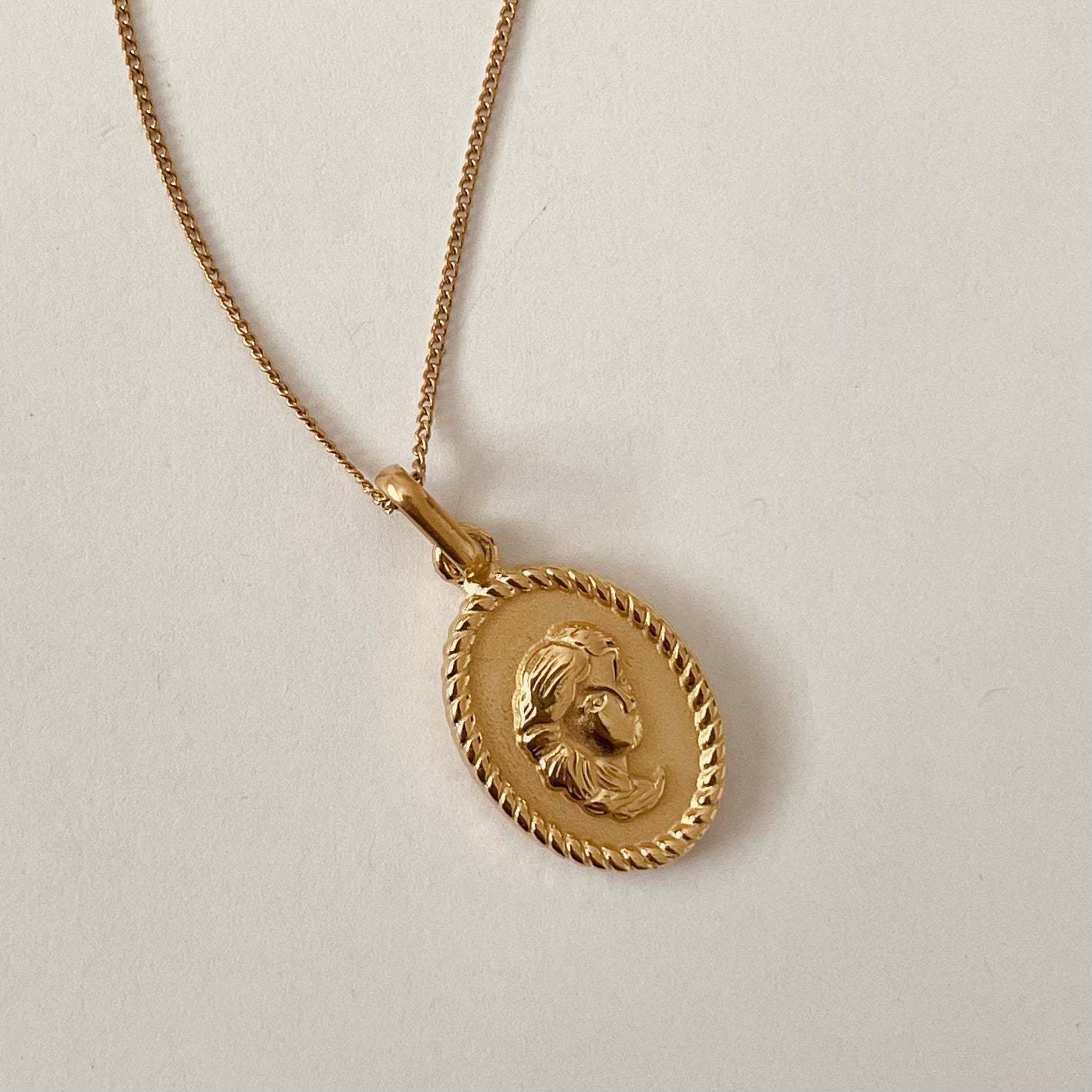 Virgo dorado
