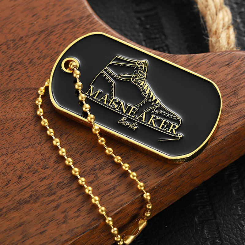 Collar con placa de identificación para perro, chapado en oro.
