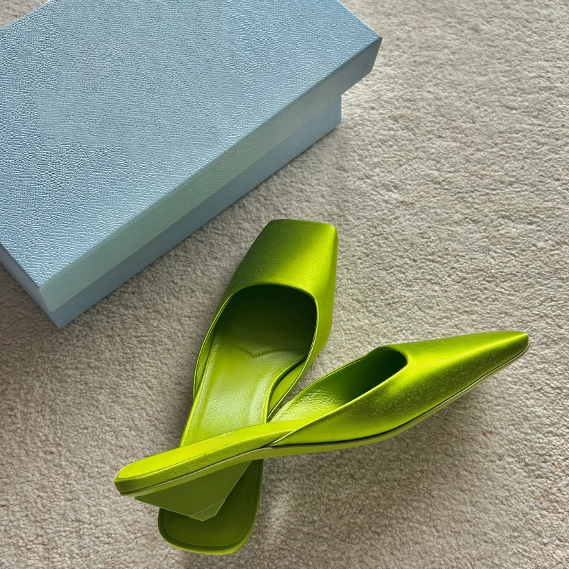 สีเขียว