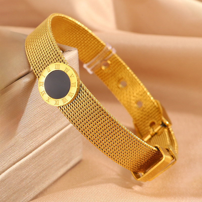 Pulsera Sz-21 de oro con números romanos.