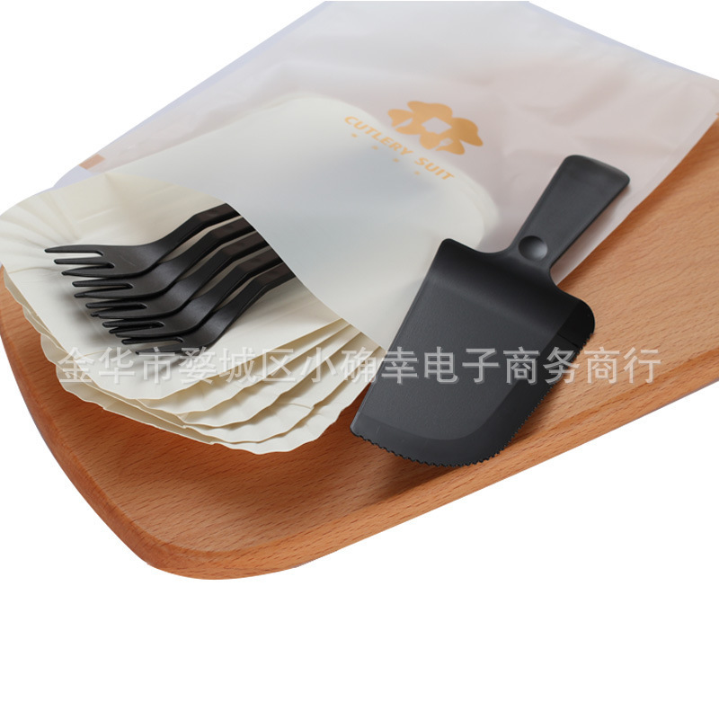 2 assiettes, 2 fourchettes, noir