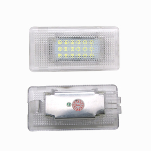 BMW X5 E36 E39 E90 E46 E53 F01LEDインテリアカーランプのNSSCホワイトLEDラゲッジトランクカーゴエリアライト交換