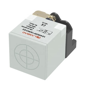 LE40SZ-M-E2シリーズスクエアフラッシュノンフラッシュIP67アナログ出力誘導近接センサー - Product Image 1