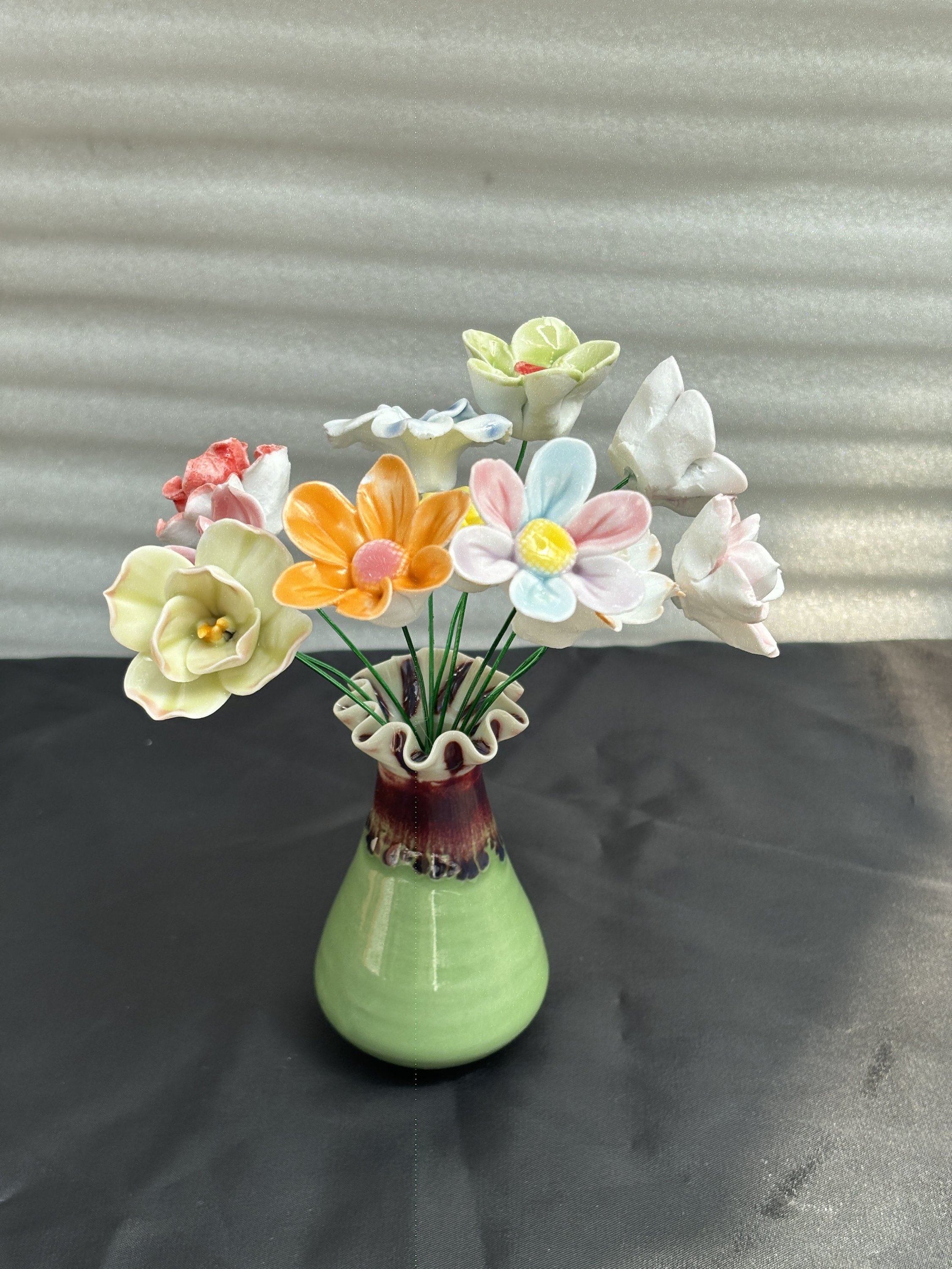 Green glaze vase-no flowers within 10-20