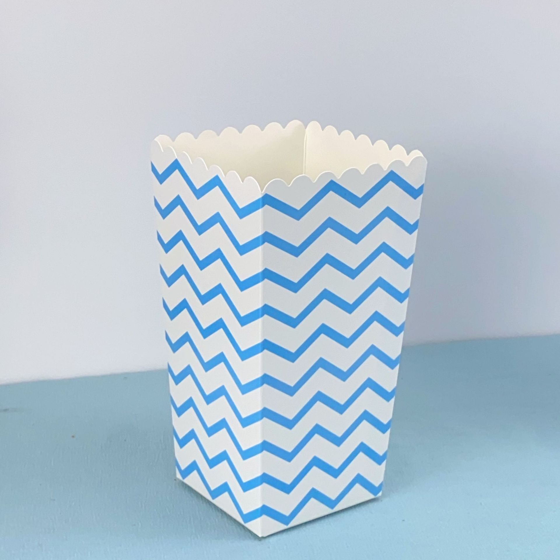 trompette vague bleue-5x7x12cm-250g carton blanc
