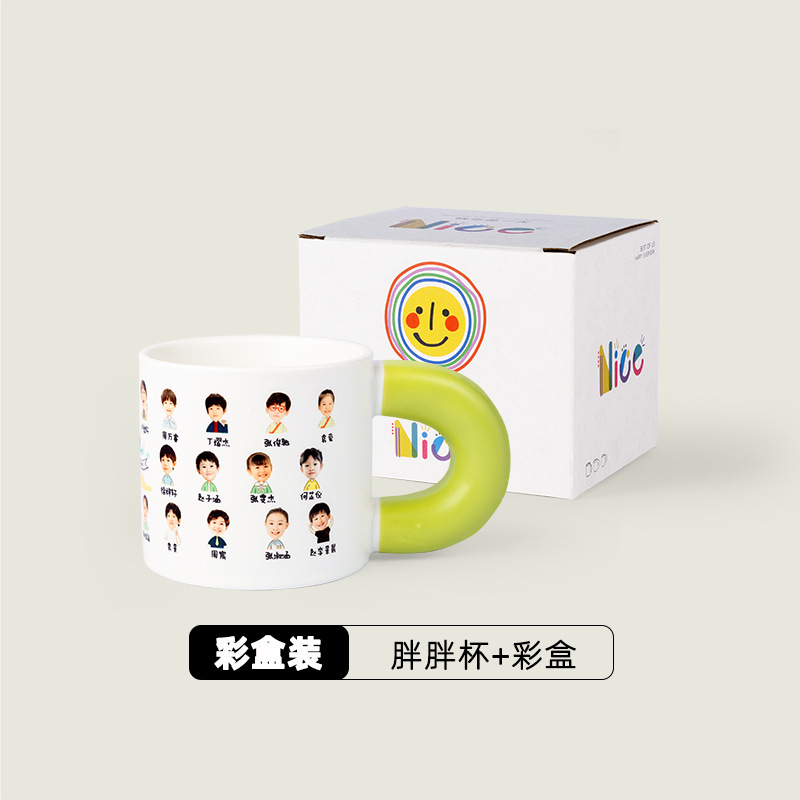 Taza blanca con tallo verde, caja de color con diseño personalizado - pedido mínimo 30 piezas.