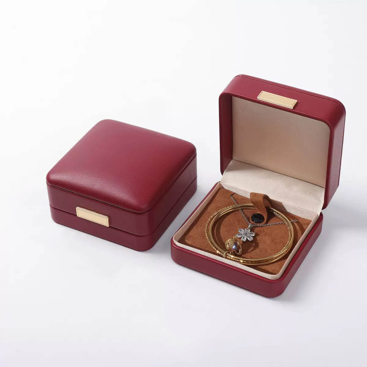 boîte à bracelets rouge