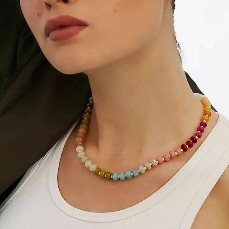 Collana di perline di pietra naturale multicolore con perline piatte Vintage collana di pietre preziose arcobaleno girocollo di lusso per le donne