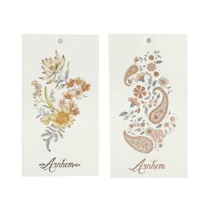 Etiquetas colgantes personalizadas de lujo con logotipo Diseño e impresión Etiqueta colgante de papel de ropa de moda Etiqueta oscilante de ropa en relieve con cuerda