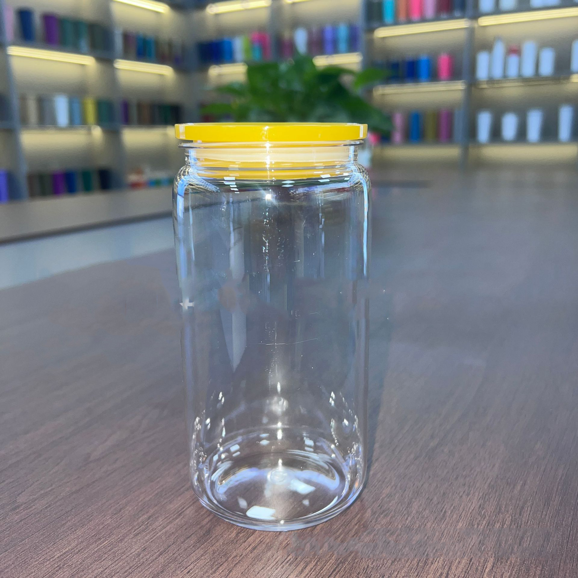 Couvercle en plastique jaune