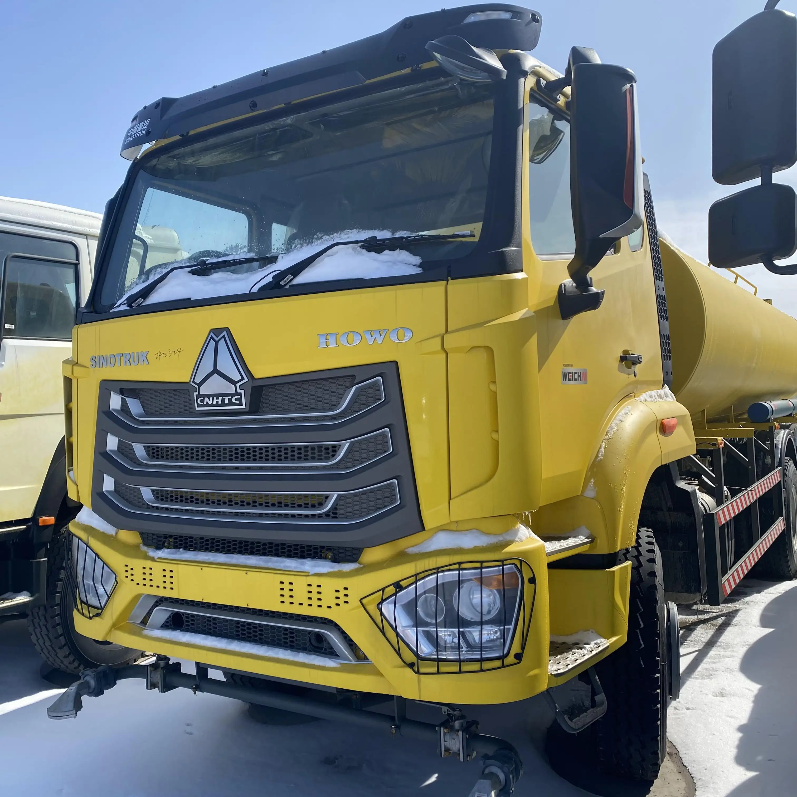 Camion de réservoir d'arrosage des prix bon marché SINOTRUK 4X2 6X4 camions citernes d'eau pour l'eau potable